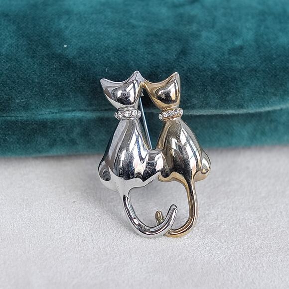 Vintage Two Cats Brooch Rhinestone Collars Holding Tails Love Symbol Gold Silver - Picture 3 of 5